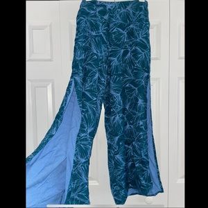 O’Neill Flare Leg Patterned Pants w/ leg slits| Size L (14)
